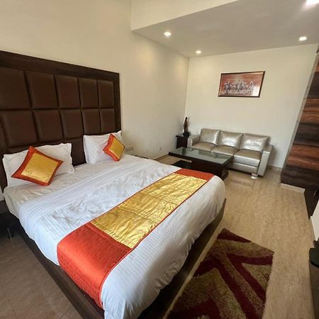 Hotel Royal Palace Hapur Luaran gambar