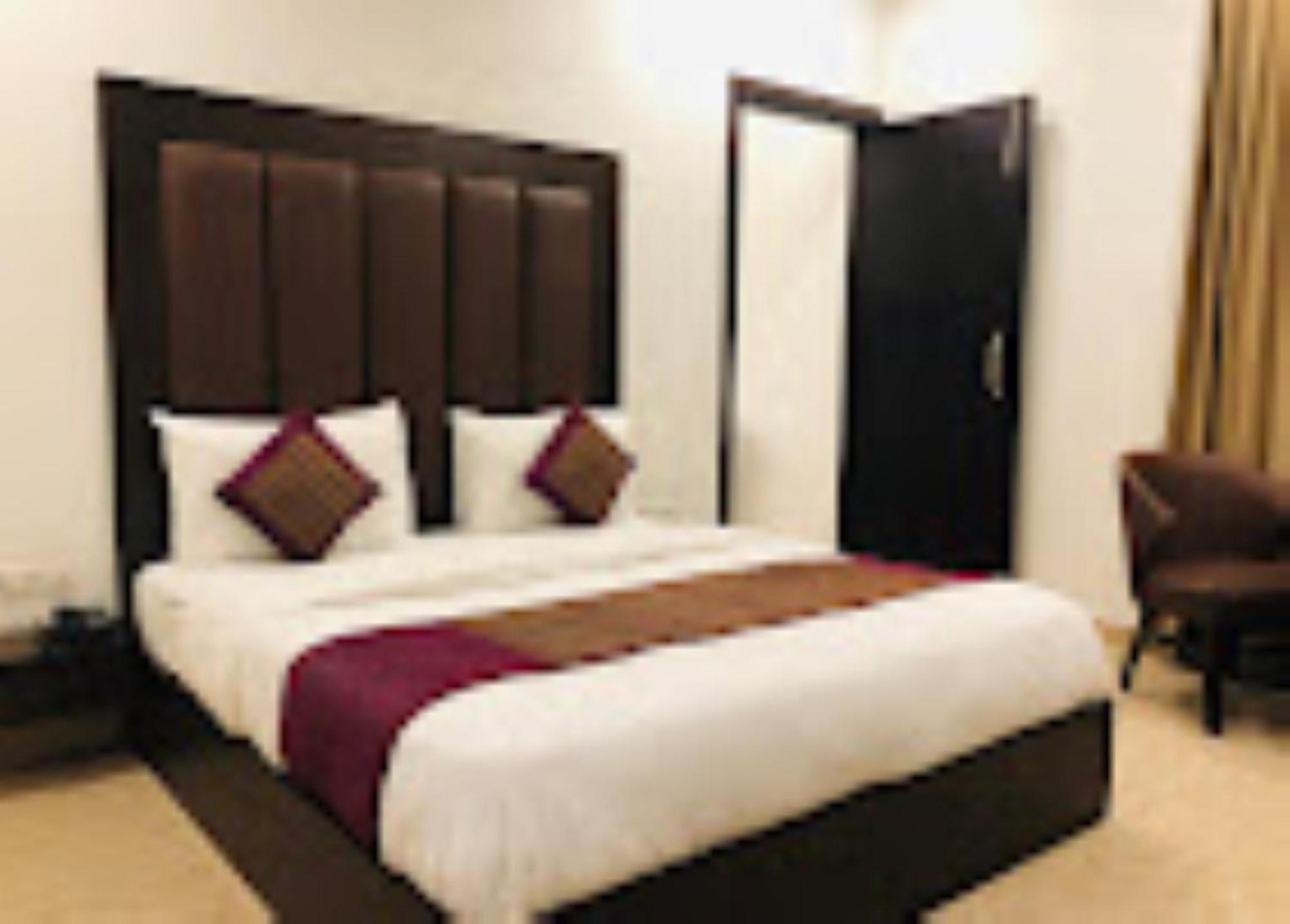Hotel Royal Palace Hapur Luaran gambar