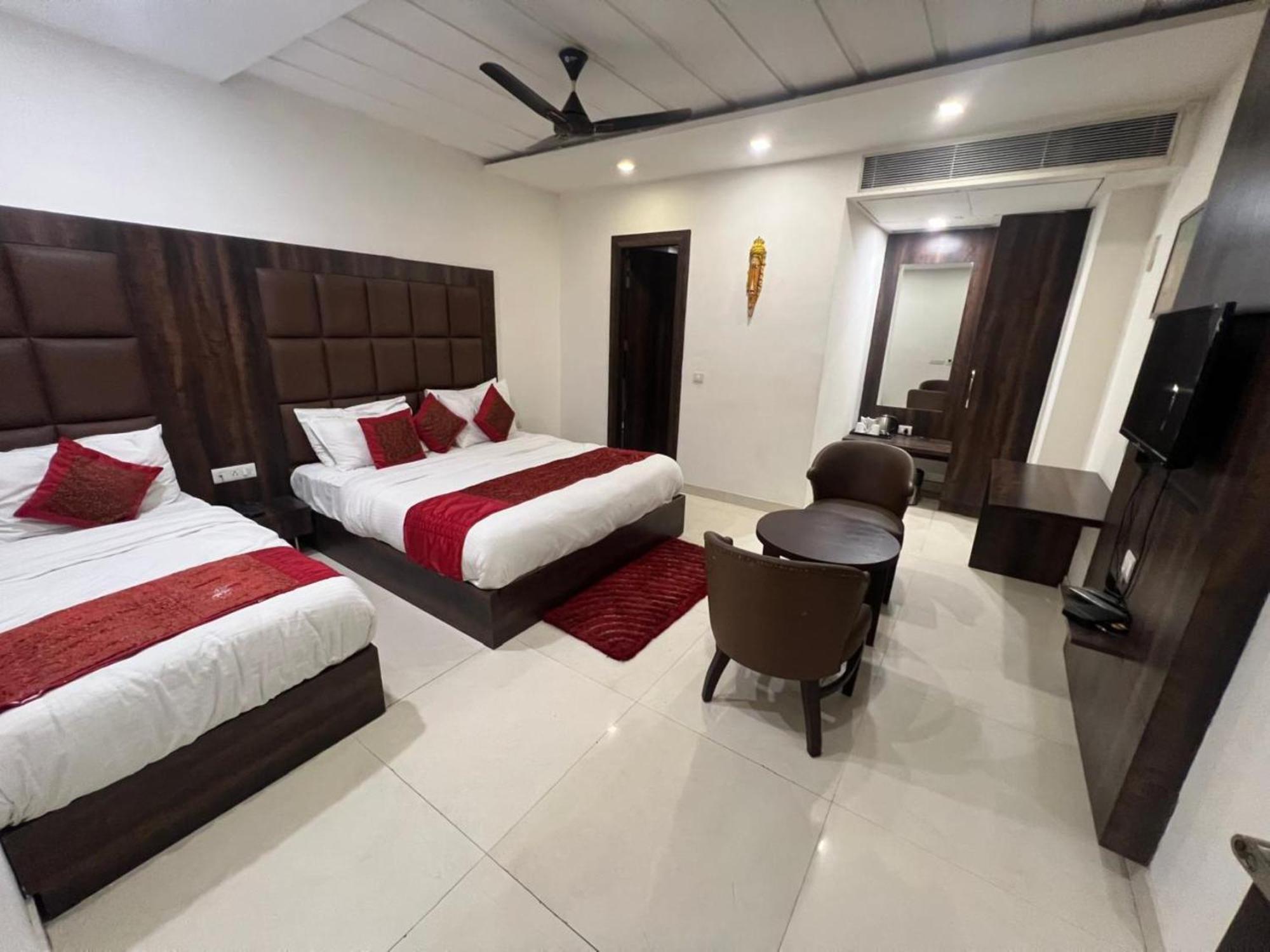 Hotel Royal Palace Hapur Luaran gambar